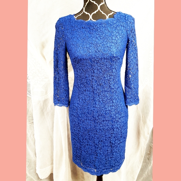 Adrianna Papell Dresses & Skirts - 6 HOUR SALE! Adrianna Papell lace cocktail dress